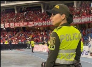 A hot female cop caught having s…