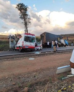 Serious collision involving truck and ambulance k!lls two people and… See more